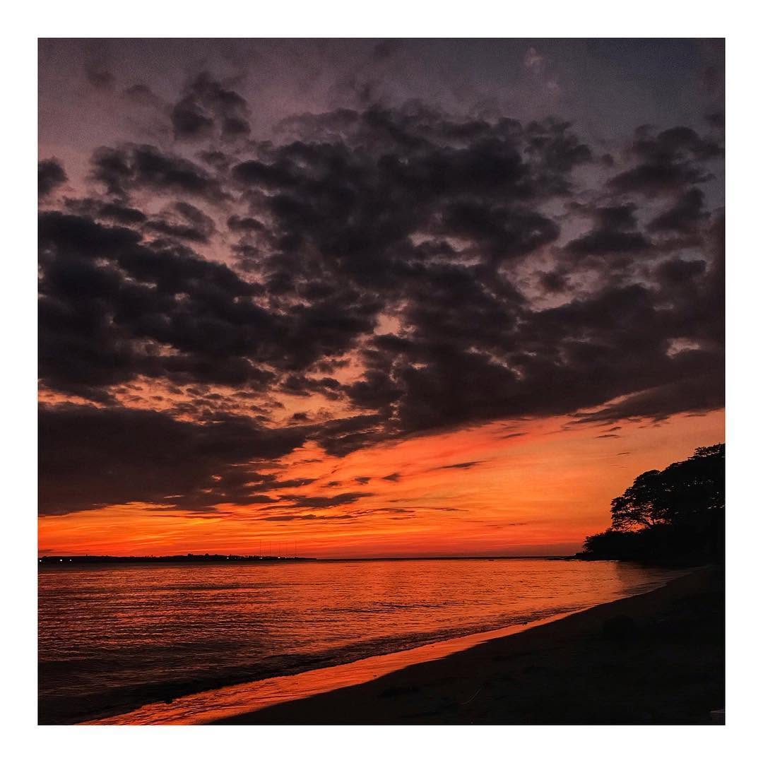Sunset at Carlatan beach 1-2 minutes walk