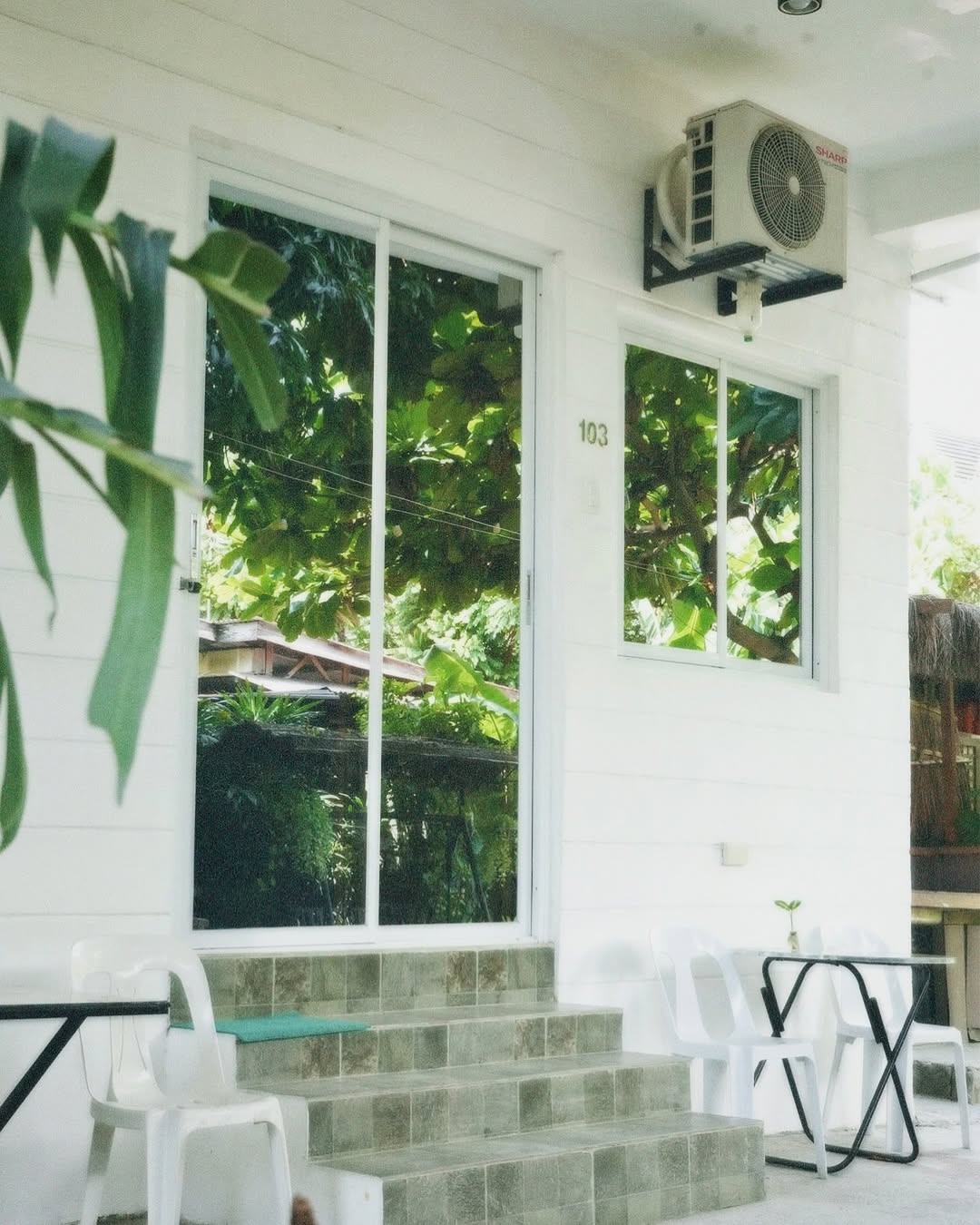 Private air-conditioned room with garden view